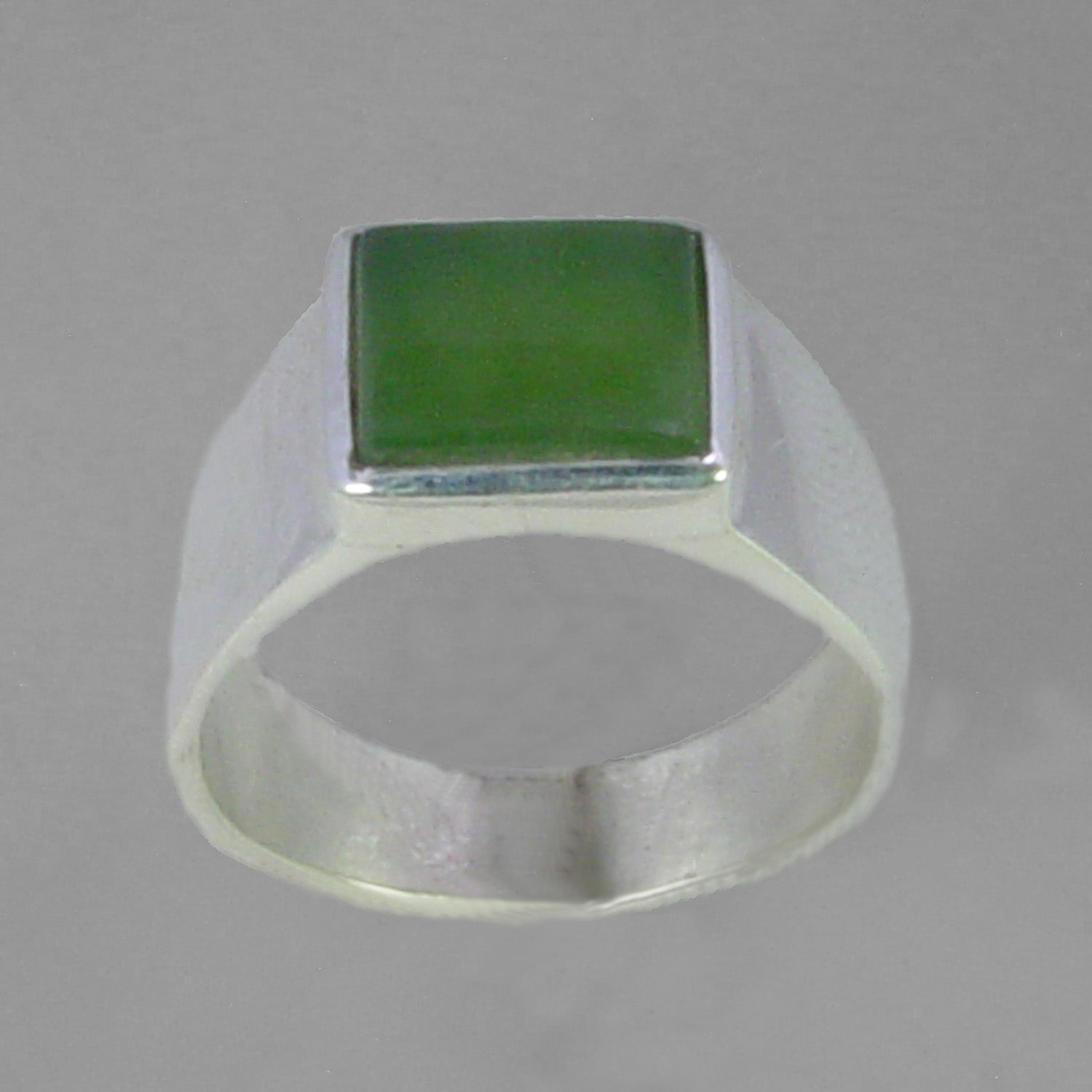 Jade 4.5 ct Emerald Cab Bezel Set Sterling Silver Ring, Size 10