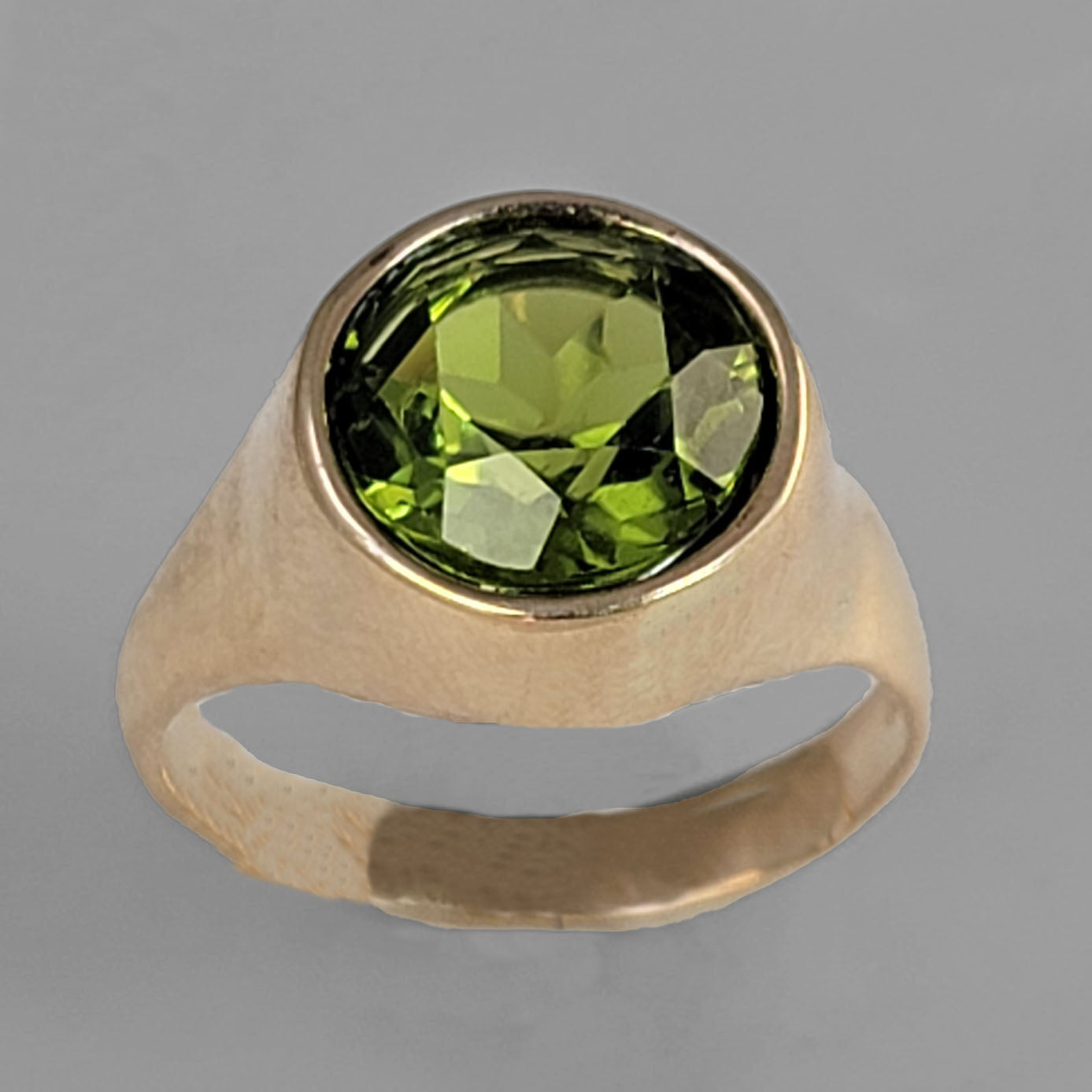 Peridot 3.8 ct Round Bezel Set 14KY Gold Ring, Size 7