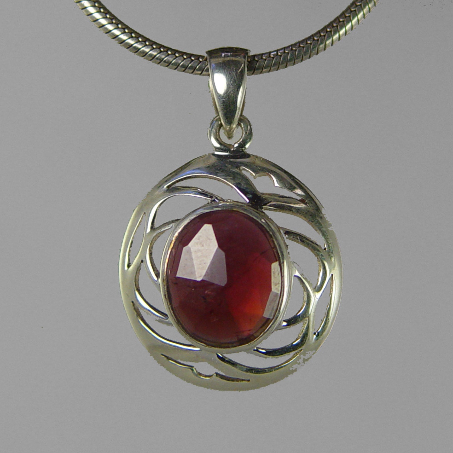 Rhodolite Garnet 5 ct Faceted Oval Sterling Silver Pendant