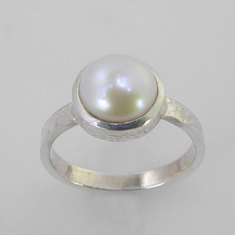 Pearl 2.25 ct Freshwater Pearl Bezel Set Patterned Sterling Silver Shank Ring, Size 6.5