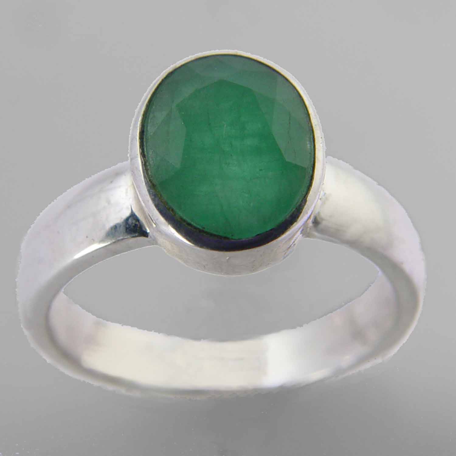 Presenting 9.50ct Emerald 925 Silver Ring