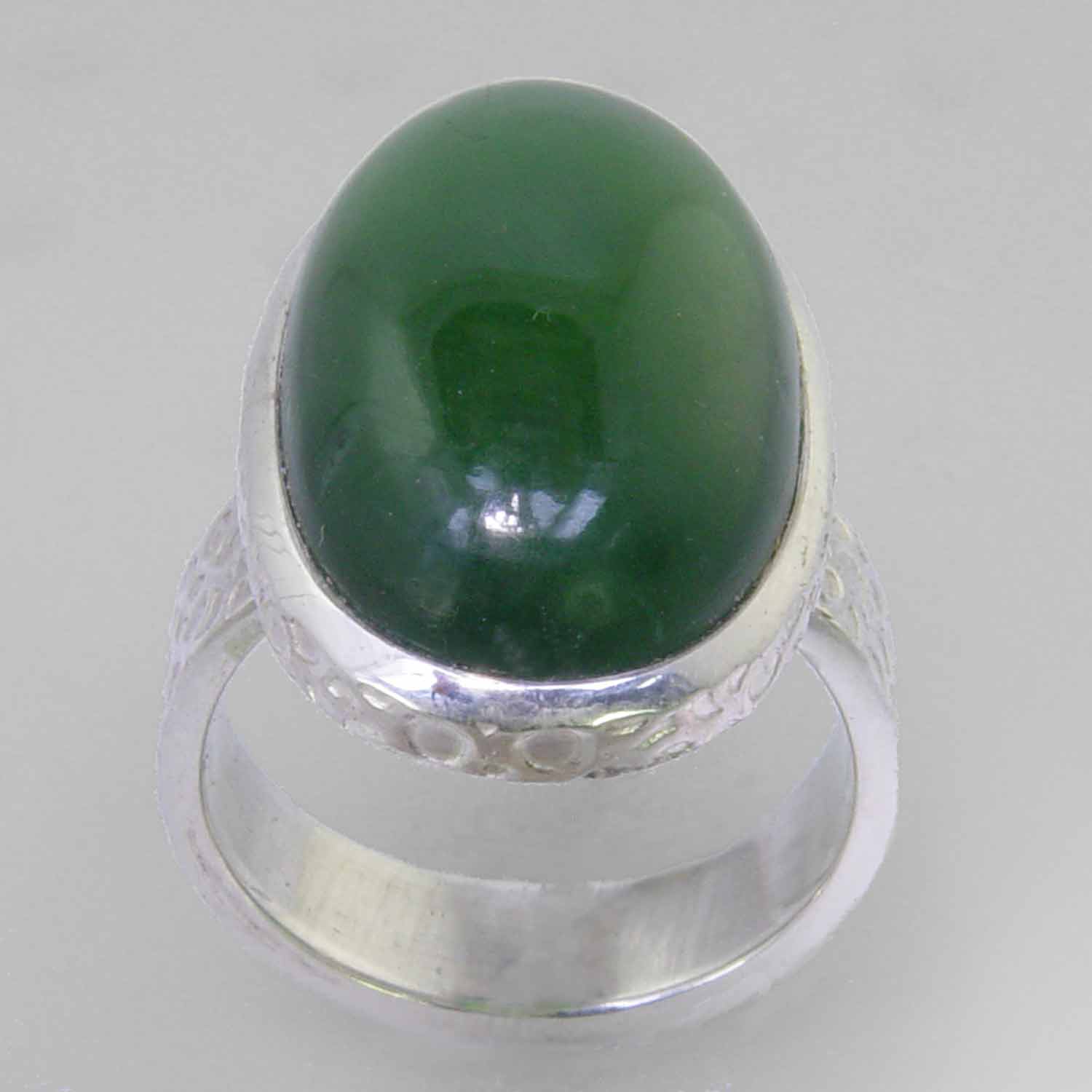 Jade 21 ct Oval Cab Fancy Bezel Set Sterling Silver Fancy Shank Ring, Size 9.5