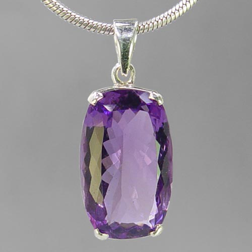 Amethyst, diamond, and emerald violet necklace by Michele della Valle. Via  Diamonds in the Library. | Violet necklace, Purple necklace, Purple jewelry