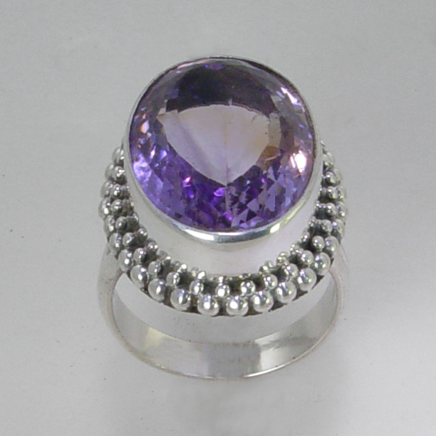 Amethyst 19 ct Oval Beaded Bezel Sterling Silver Split Shank Ring, Size 7.75