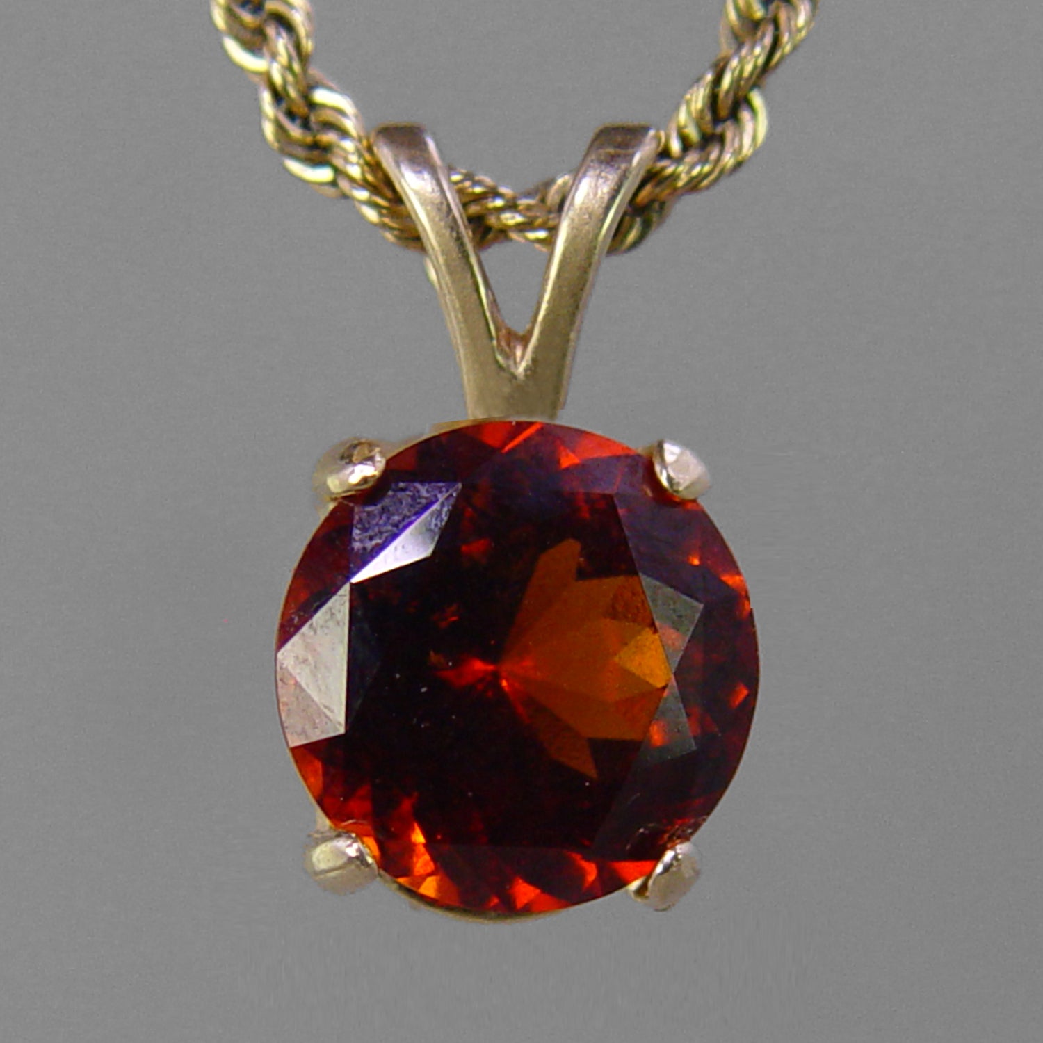 Red Hessonite Garnet ct Faceted Round 14KY Gold Pendant